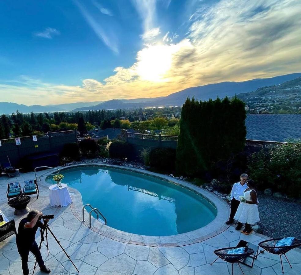A Vista Villa Couples Retreat Kelowna Eksteriør bilde