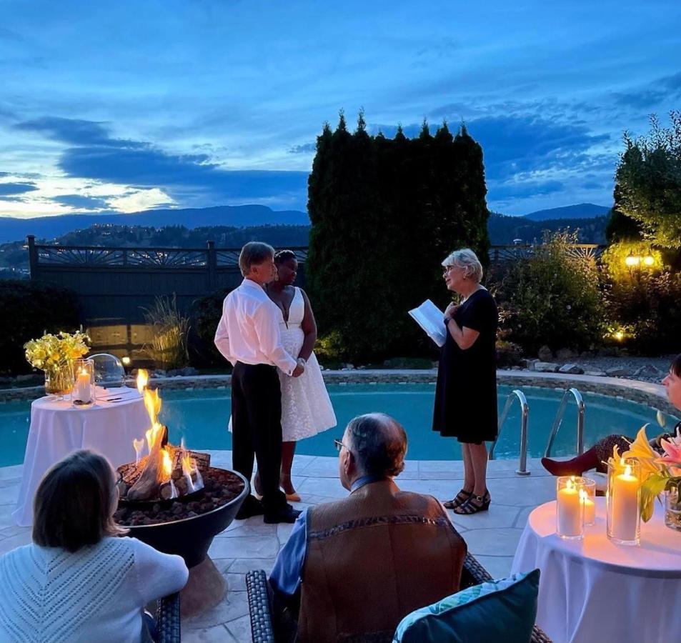 A Vista Villa Couples Retreat Kelowna Eksteriør bilde