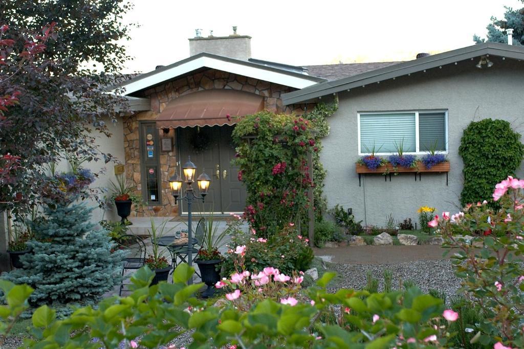 A Vista Villa Couples Retreat Kelowna Eksteriør bilde