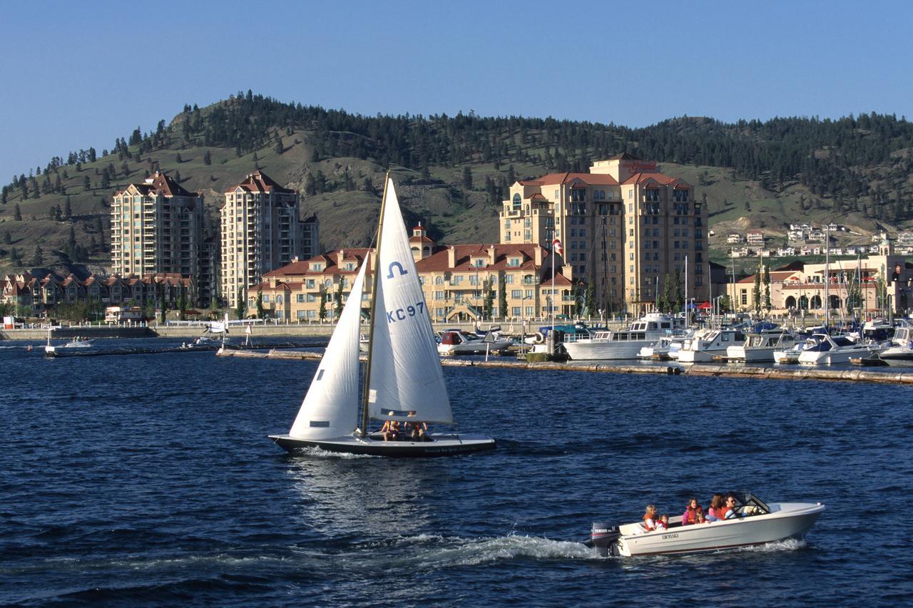 A Vista Villa Couples Retreat Kelowna Eksteriør bilde